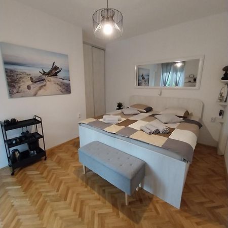 Sobe Sotic Bed and Breakfast Rab Town Eksteriør billede
