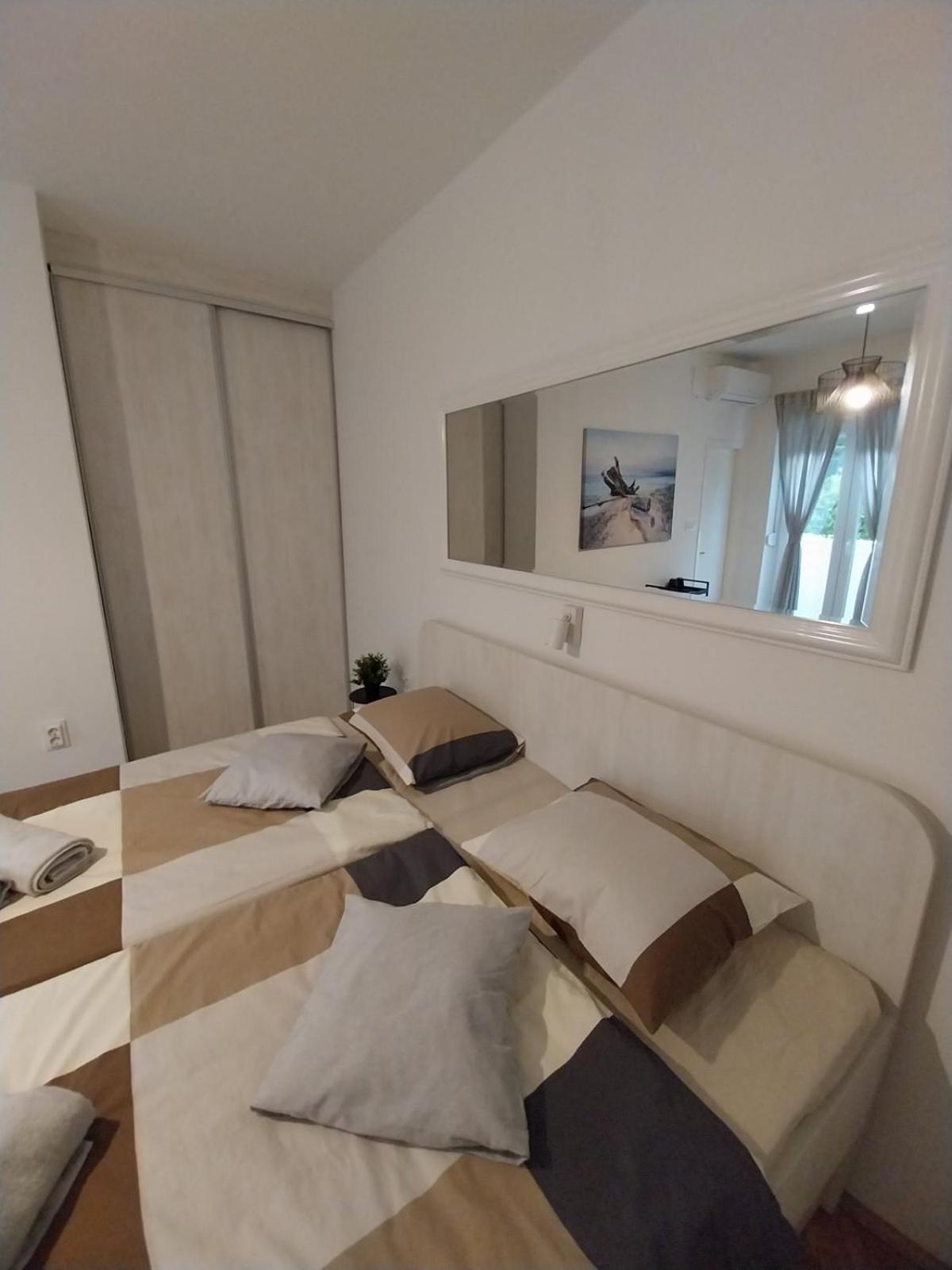 Sobe Sotic Bed and Breakfast Rab Town Eksteriør billede